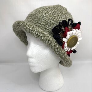 Womens Knit Boho Artsy Cloche Hat Small Medium Green Statement Eclectic